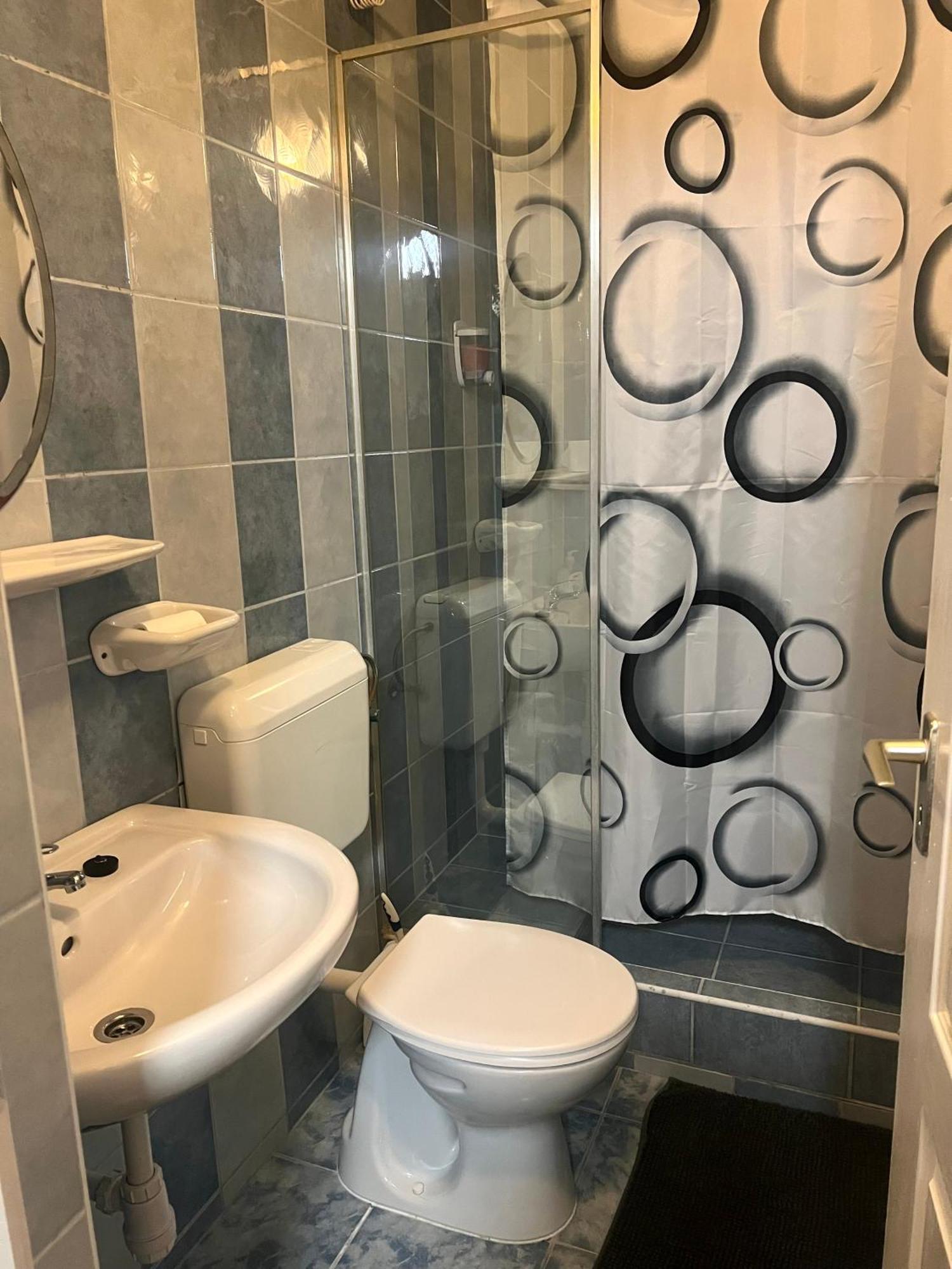 Hotel OP-ART Étterem és Panzió à Monor Extérieur photo