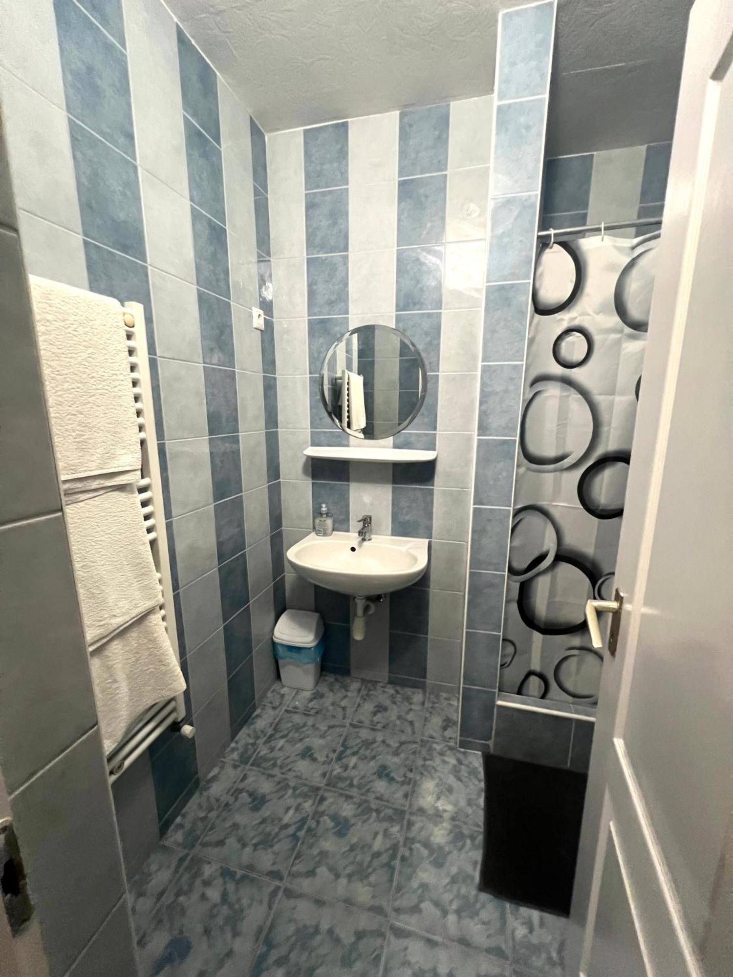 Hotel OP-ART Étterem és Panzió à Monor Extérieur photo